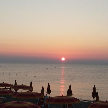 Blumen Bad Beach Apartment Metaponto Luaran gambar